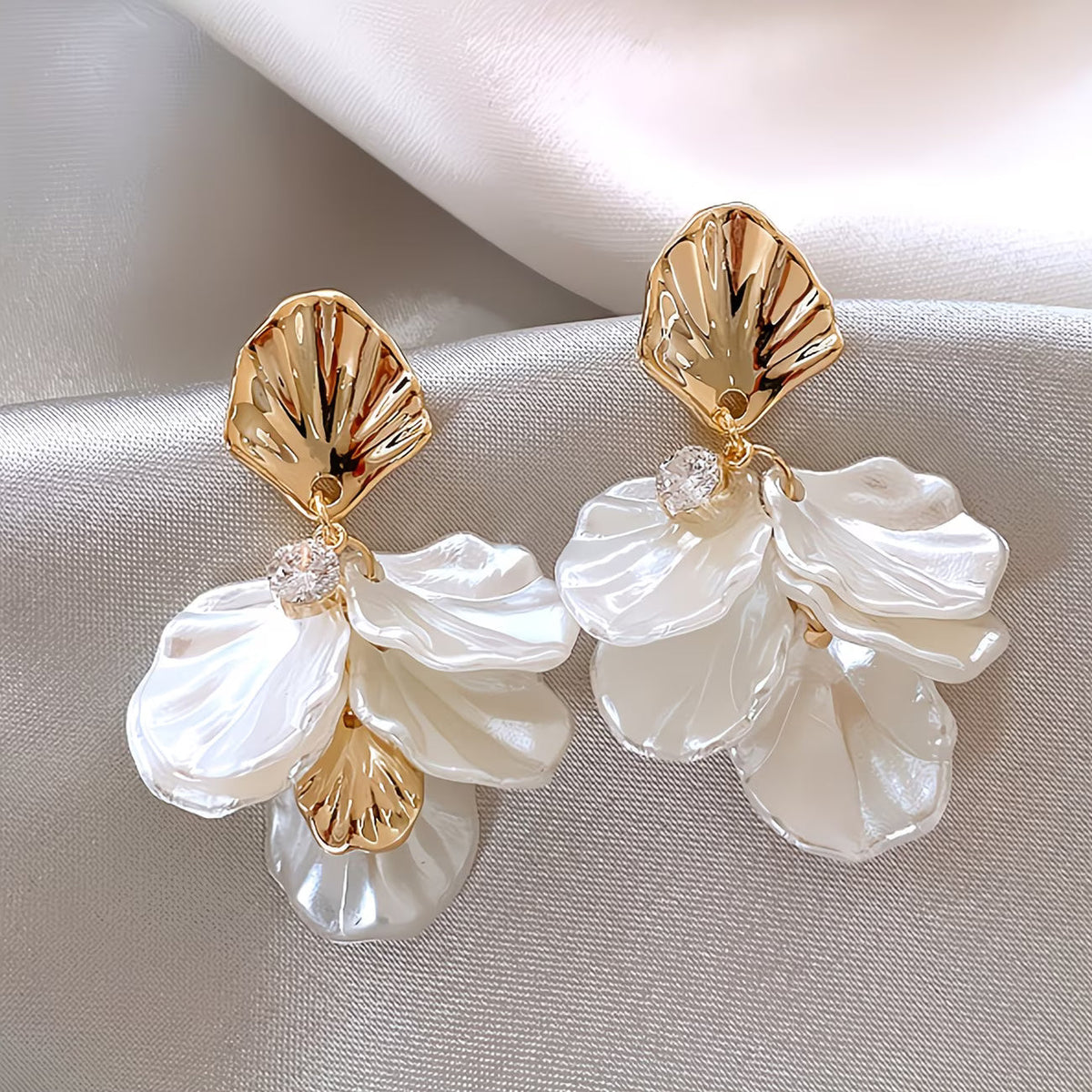 Le Frosted Petal Perle Boucles d'Oreilles